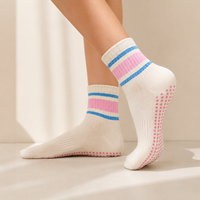 Chaussettes de Pilates personnalisées antidérapantes en coton premium, chaussettes de yoga côtelées rayées pour femmes OEM ODM