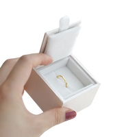 Boîte à bijoux en bois haut de gamme blanc carré bijoux cadeau emballage boîte anneaux collier boucles d'oreilles Badges stockage vitrine
