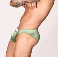 PATON Slip en satin taille basse pour hommes, sous-vêtement vert sexy avec couture arrière façonnée pour une pochette contour parfaitement ajustée