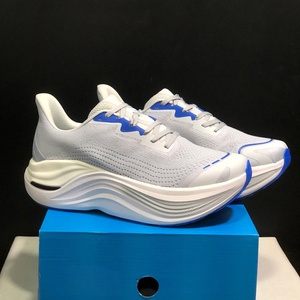 Zapatillas de Baloncesto con Malla Transpirable y Cordones, Diseño de Alta Gama para Hombre y Mujer, Estilo Plataforma Cómodo y a la Moda, Siempre en Tendencia - Product Image 5