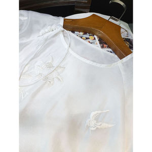 Camisa de cuello bordado de estilo chino <span class=keywords><strong>blanco</strong></span> de otoño para mujer, nueva moda superior, combina con todo, informal, holgado, botón de patrón sólido - Product Image 2