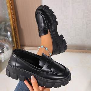 Marca andorrana Mary Jane Peep Toe Zapatos de jardín con suela de PVC y parte superior de cuero sintético - Product Image 4