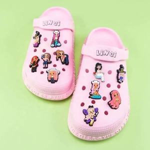 Navidad mexicano Anime dibujos animados personalizado Zueco PVC conejito <span class=keywords><strong>Karol</strong></span> <span class=keywords><strong>G</strong></span> árabe personalizado Halloween diseñador zapato zuecos encantos - Product Image 4