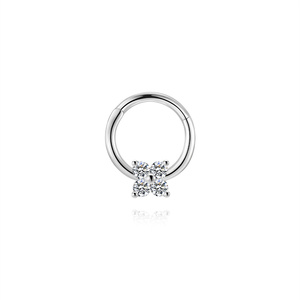 Boucle d'oreille manchette en argent 925 pour femme, motif pétale pavé de moissanite, piercing de cartilage, style Daith, bijou tendance, cadeau de mariage - Product Image 1