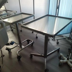 Les fabricants fournissent des chariots médicaux en acier inoxydable 304 <span class=keywords><strong>chariot</strong></span> de bureau Mayo <span class=keywords><strong>chariot</strong></span> de plateau d'hôpital <span class=keywords><strong>chariot</strong></span> d'instruments chirurgicaux - Product Image 2