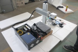 Prix compétitif Laser Fibre 30W Raycus 30QS avec lentille Opex de taille 110*110mm, tête Galvo Sino SG7110, rotative et avec dispositif de fixation - Product Image 4