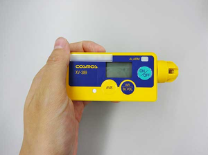 Detector de CO y COV Portátil Industrial Japan Cosmos XV-389 con Pantalla LCD y Función de Registro de Datos - Product Image 1