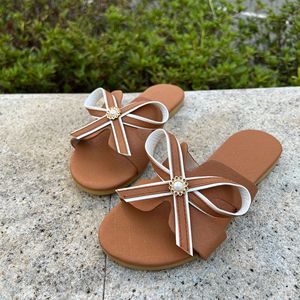 Summer Women Outdoor Slippers Handicraft Flat Slide Sandals <b>With</b> Contrast Edge <b>Bow</b> And Pearl Decor Daily Casual Footwear - Product Image 3