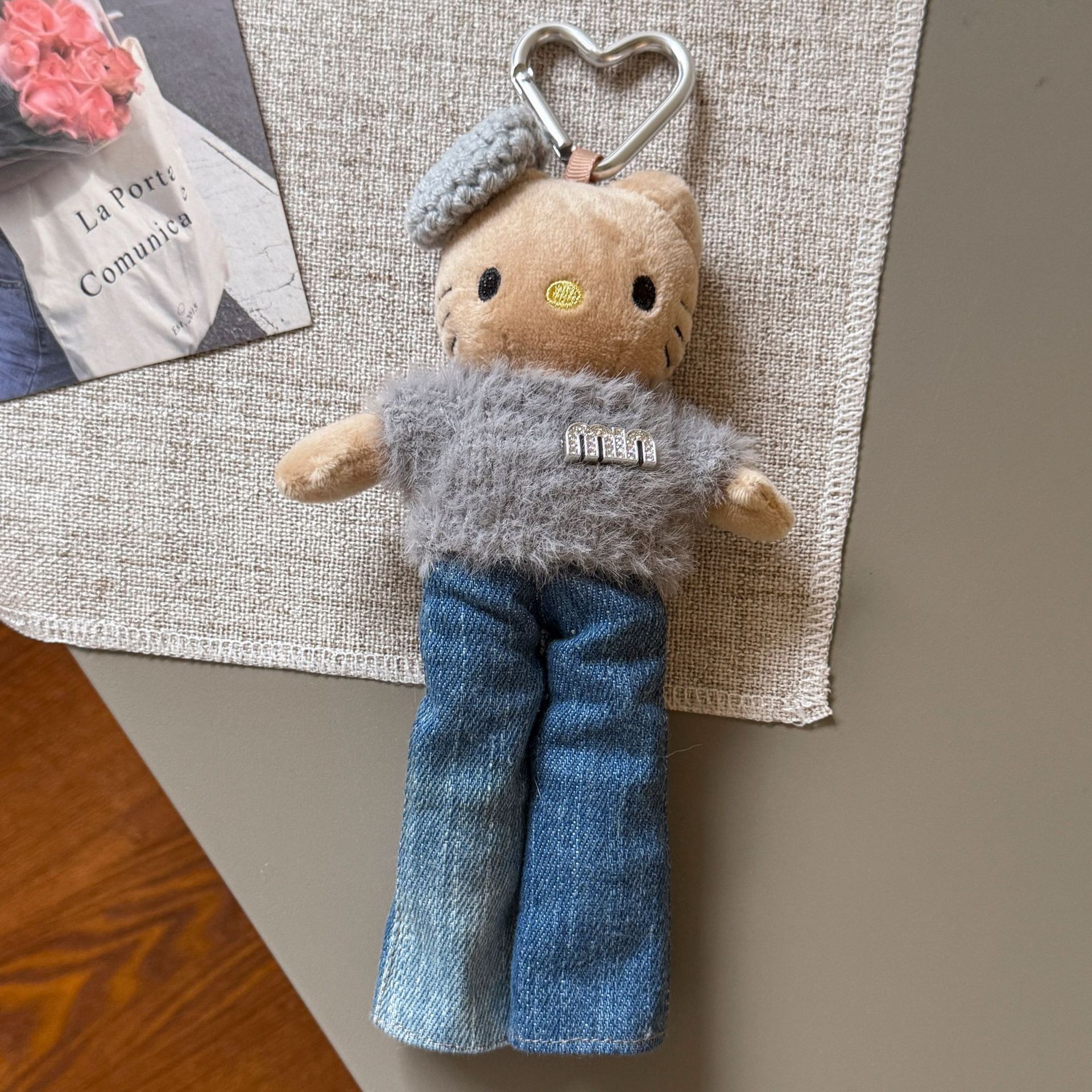 min pull gris mohair jean pendentif