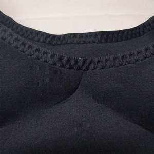 Chaleco de Running Reflectante Negro Multifuncional con Porta Celular y Bolsas de Hidratación para Hombres y Mujeres - Product Image 6