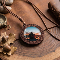 Collier en bois personnalisable avec photo de couple et motif tissé circulaire, pour un usage décontracté et des accessoires longs vintage
