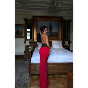 Robe de soirée rouge noisette avec détails élégants en dentelle - Product Image 1