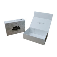 Vente en gros de grande boîte cadeau en papier kraft noir mat avec logo personnalisé et fermeture magnétique pour emballage de vêtement avec nœud de ruban