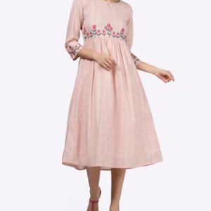 ชุดเดรสผ้าฝ้ายลินินทรงเอ สไตล์ลำลอง คอโอ ปักลาย แขนยาว ความยาวปานกลาง เหมาะสำหรับวันหยุดฤดูร้อนสำหรับผู้หญิง  ปรับแต่งได้ตามต้องการ - Product Image 4