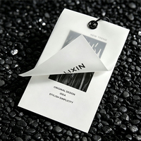 Étiquette suspendue personnalisée en PVC semi-transparent, imperméable et résistante aux déchirures, en papier synthétique souple, pour vêtements de mode et streetwear