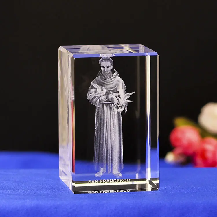 Bola de cristal da UE com base de LED 3d gravação a laser Jesus gravação a laser cubo de vidro de cristal