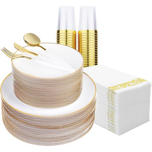 Ensemble de vaisselle jetable moderne minimaliste en plastique rigide de 175 pièces, assiettes noires avec bordures dorées, couteaux, fourchettes, cuillères, verres à vin - Product Image 1