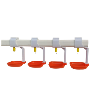 Tùy chỉnh Ống Vuông gà <span class=keywords><strong>waterer</strong></span> với treo cup nước vòi kết nối bát cho trang trại động vật - Product Image 1
