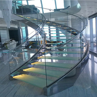 Escaliers en spirale en verre de luxe avec éclairage LED et structure en acier au carbone pour villa