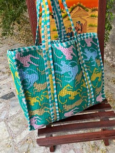 Bolso de Mano Acolchado de Algodón con Estampado de Bloques, Ecológico, Hecho a Mano, Estilo Tradicional, para Viajes y Compras - Product Image 2