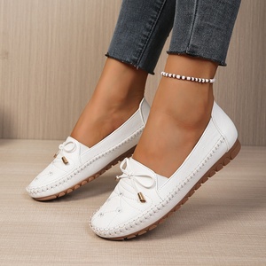 Mocassins plats blancs pour femmes grandes tailles, en cuir PU, légers, à enfiler, chaussures décontractées tendance avec nœud - Product Image 3