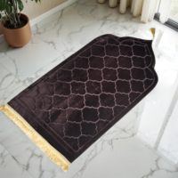 Lashel Elegante Geometrische Muster Muslimische Gebetsmatte Rutschfest Weich Langlebig mit Fransen für Zuhause & Reisen in Weiß Rot Schwarz Grün