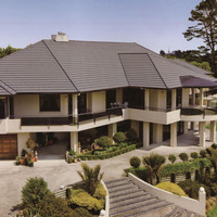 Tuiles de toiture métalliques revêtues de pierre, directement de l'usine, durables et isolantes thermiquement, pour les projets de construction au Nigeria
