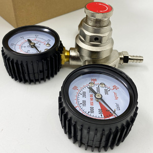 วาล์วลดแรงดันแบบสองทาง KLFU Carlow ขนาด 1/4 นิ้ว พร้อมตัวควบคุม CO2 และฝาครอบป้องกัน - Product Image 1