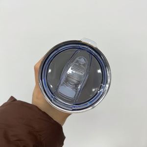 Nuevo en EE. UU. Vaso térmico de acero inoxidable de 20 oz con espejo dorado y acabado en polvo rojo y verde navideño, con pajita, para grabado láser - Product Image 5