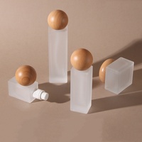 Nouveau flacon vide pour fond de teint liquide, essence, en verre givré avec couvercle en bois massif minimaliste de 120 ml, estampage doré carré