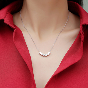 Collar <span class=keywords><strong>de</strong></span> Plata S925 con Letra LOVE, Moissanita, Cadena Cruzada Delicada a la Altura <span class=keywords><strong>de</strong></span> la Clavícula, Certificado GRA, Estilo Chic <span class=keywords><strong>para</strong></span> Mujer - Product Image 4