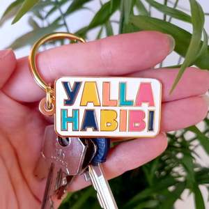 Llaveros de metal <span class=keywords><strong>Yalla</strong></span> Habibi con letras personalizadas de aleación de zinc muestra gratis llavero de esmalte duro suave - Product Image 1