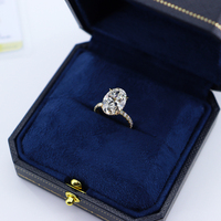Bague de mariage en or jaune sertie de diamants ovales brillants à quatre griffes, style Madonna