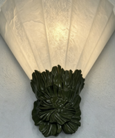 Applique murale LED moderne classique à montage en saillie, base à motif floral vert, abat-jour en verre alabaste, lumière décorative intérieure
