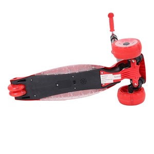 Trottinette pour enfants rouge pliable et réglable en hauteur pour enfants de 3 à 6 ans - Product Image 4
