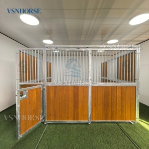 แผงด้านหน้าที่มั่นคงแบบพกพาที่ทนทาน HDPE มีประตูบานเลื่อนกล่องยุ้งฉางม้าหรูหราพรีเมี่ยมสำหรับโรงนาม้าที่ทันสมัย - Product Image 2
