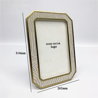Cadre photo rectangulaire de luxe moderne fait main sur mesure de haute qualité en métal doré et cuir pour décoration de table