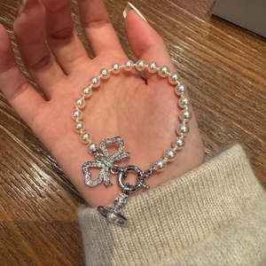 Pulsera de Lujo Ligero con Incrustaciones de Diamantes Completas, Diseño de Mariposa, Perlas en Forma de Gota de Agua y Saturno, Versión Alta Empress Dowager Xi, Novedad para Mujer - Product Image 2