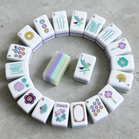 En stock – Nouvel ensemble de tuiles de mahjong américain de luxe personnalisé à 4 couches en acrylique et coquille de nacre blanche, idéal pour les jeux de table en intérieur et les soirées à la maison