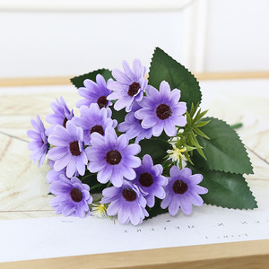 Fleurs artificielles en soie Lichao, marguerites de couleurs mélangées, décoration intérieure et extérieure, décoration de la maison et du jardin - Product Image 4
