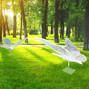 Sculpture de papillon en métal forgé, pièce d'art abstraite ajourée, décoration extérieure pour pelouse et jardin - Product Image 1