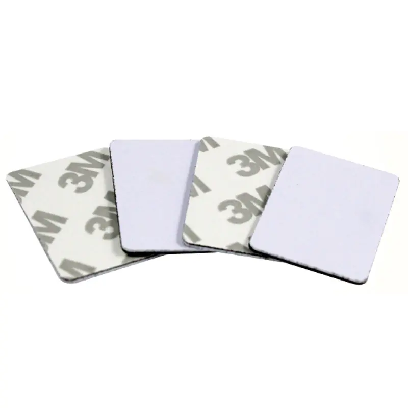 O PVC RFID plástico em branco quadrado etiqueta 13.56 mhz ferrite anti metal cartões NFC programáveis para patrulhar a gestão