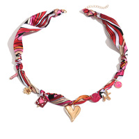 Commerce extérieur transfrontalier fleur chaude alliage pendentif ruban collier tempérament tout match élégant couleur foulard en soie à la mode