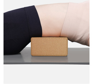 Bloque de Yoga de Corcho Natural de Alta Densidad Antideslizante con Logotipo Personalizable para Uso en Estudio y Ejercicio Físico - Product Image 4