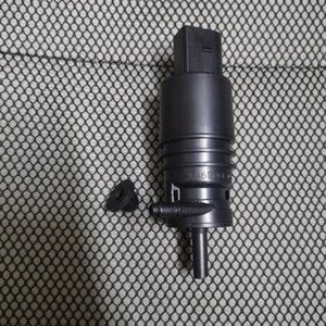 Windshield Washer <b>Fluid</b> <b>Pump</b> 67128362154 For Audi A4 Bmw Volkswagen Chrysler Dodge - Product Image 3