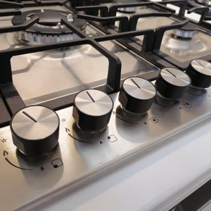 4-fornelli a <span class=keywords><strong>Gas</strong></span> e piano cottura Auto accensione smalto nero superficie da cucina per cucina a <span class=keywords><strong>Gas</strong></span> vendita - Product Image 6