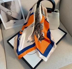 卸売カスタムデジタルプリントシルクスクエアスカーフ100% シルクスカーフ印刷ロゴ女性ヘッドスカーフ - Product Image 5