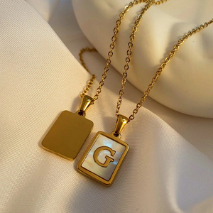 Collana con Ciondolo a Lettera A-Z in Acciaio Inossidabile Placcato <span class=keywords><strong>Oro</strong></span> 18K, Catena con Conchiglia Bianca, Unisex, Stile Semplice ed Elegante, Vendita all'Ingrosso - Product Image 4