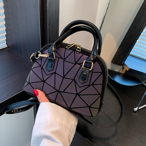 Nouveauté : Sac à main chic et élégant pour femme, style vintage, avec deux sangles et chaînes, design minimaliste, texture matelassée distinctive - Product Image 3