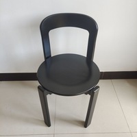 Chaise de salle à manger rétro en bois massif Rey, chaise à dossier design nordique colorée pour petit salon